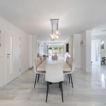 Luxurious And Modern Family Malaga
