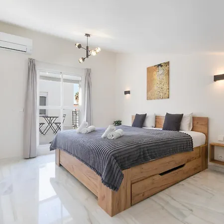 Luxurious And Modern Family Villa *